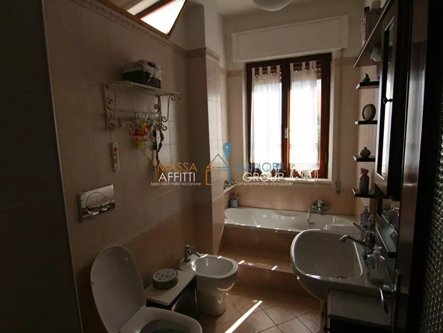 Immagine 12 di Pentalocale in vendita  in Via dei Mille 59 a Carrara