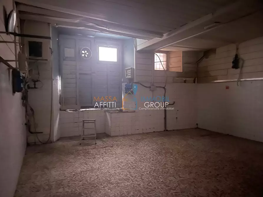 Immagine 22 di Locale commerciale in vendita  in Piazza Giordano Bruno 18 a Pietrasanta