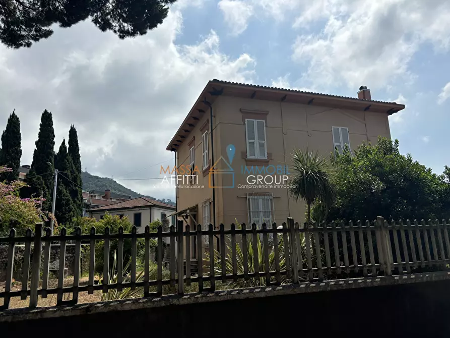 Immagine 9 di Villa in vendita  in Viale Stazione 54 a Massa