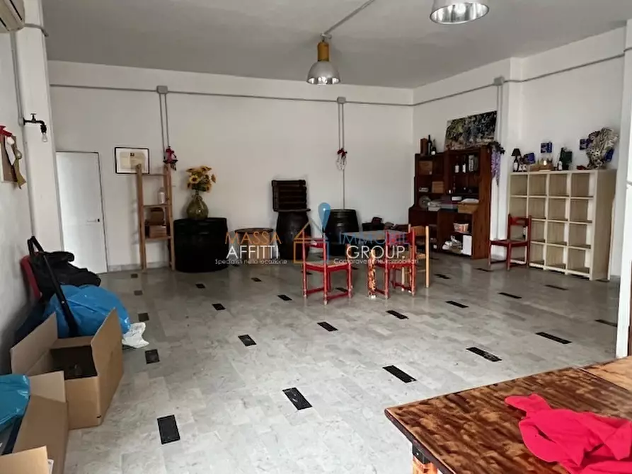 Immagine 12 di Locale commerciale in affitto  in Via del Papino 15 a Massa