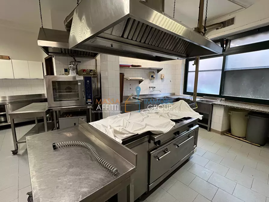 Immagine 17 di Locale commerciale in affitto  in Via Sottomonte 6 a Massa