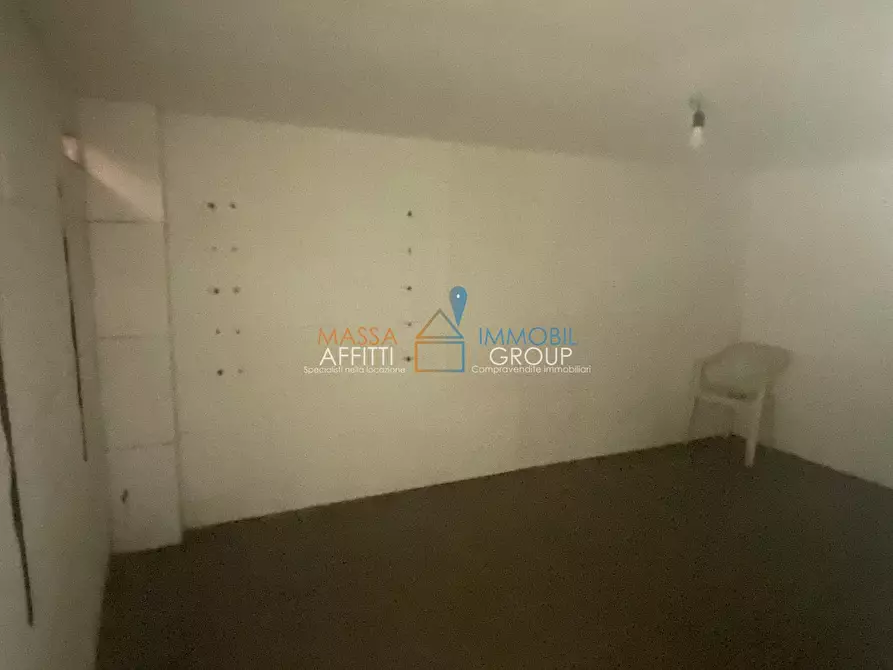 Immagine 11 di Locale commerciale in affitto  in Piazza Giovanni Pellerano 5 a Massa