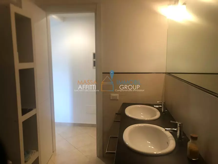 Immagine 36 di Villetta a schiera in affitto  in Viale della Repubblica 41 a Massa