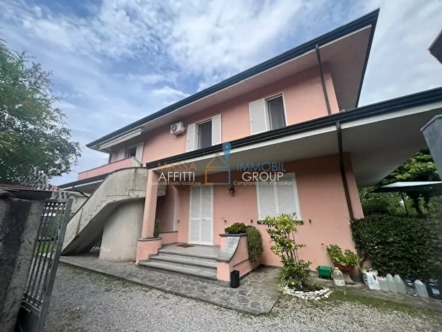 Immagine 1 di Casa bifamiliare in vendita  in Via Pontremoli 7 a Massa
