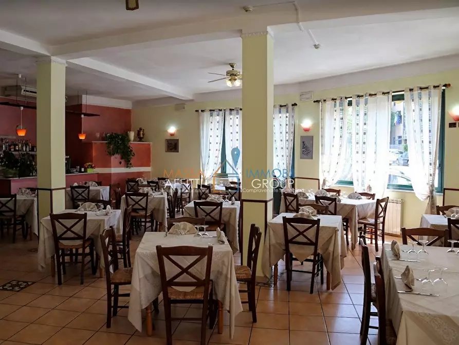 Immagine 3 di Locale commerciale in affitto  in Via Sottomonte 6 a Massa