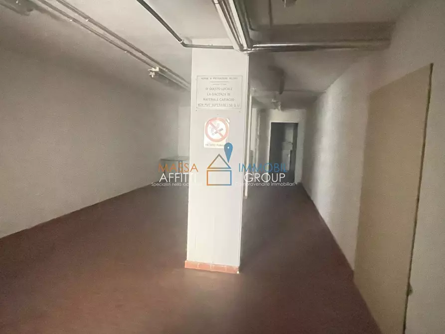 Immagine 20 di Locale commerciale in affitto  in Viale Roma 183 a Massa