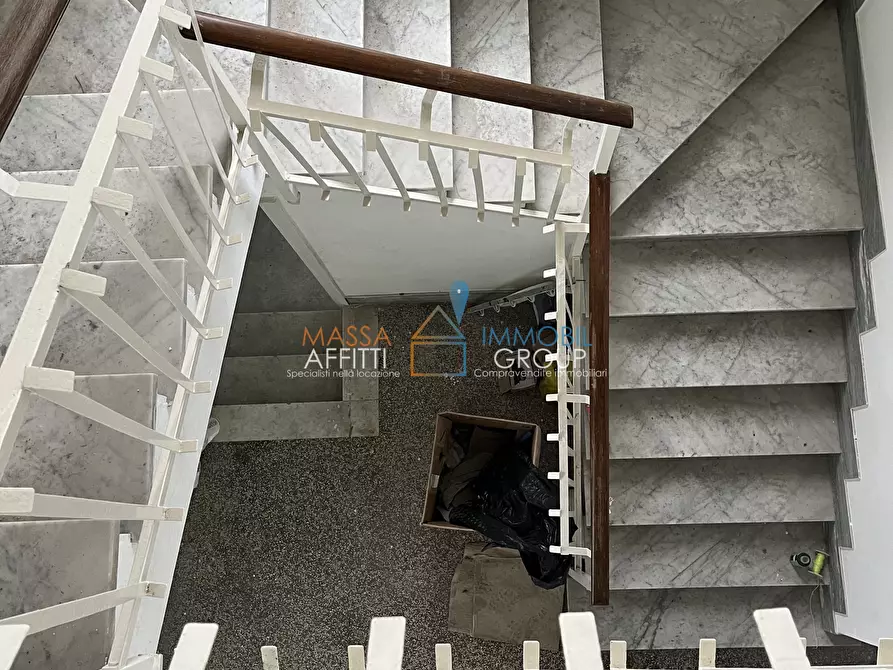 Immagine 17 di Villa in vendita  in Strada Statale 1 108 a Massa