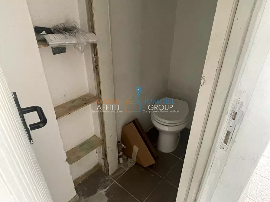 Immagine 8 di Locale commerciale in affitto  in Piazza Giovanni Pellerano 5 a Massa