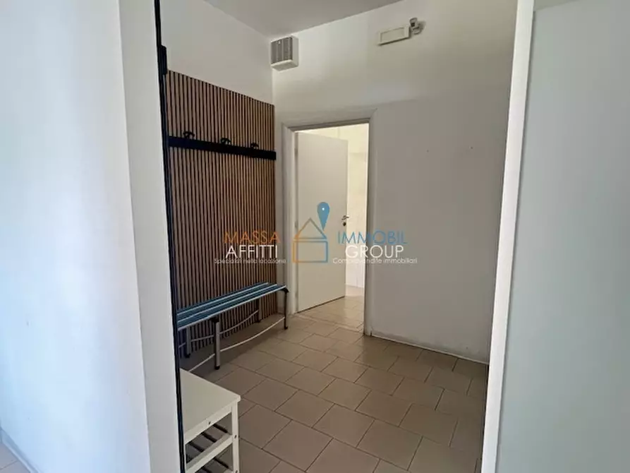 Immagine 11 di Locale commerciale in vendita  in Via Montegrappa 85 a Massa