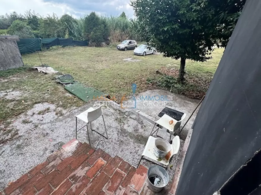 Immagine 2 di Laboratorio in vendita  in Via Bagaglione 41 a Massa