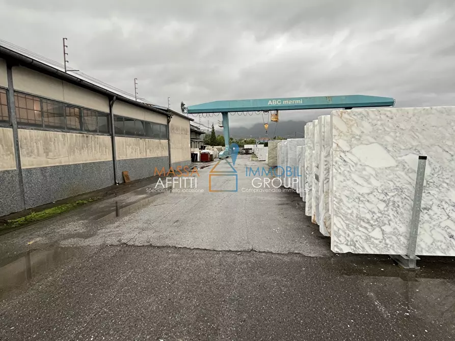 Immagine 4 di Locale commerciale in vendita  in Via Madonna del Golfo 14 a Massa