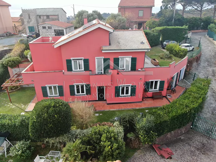 Immagine 2 di Villa in vendita  a Celle Ligure