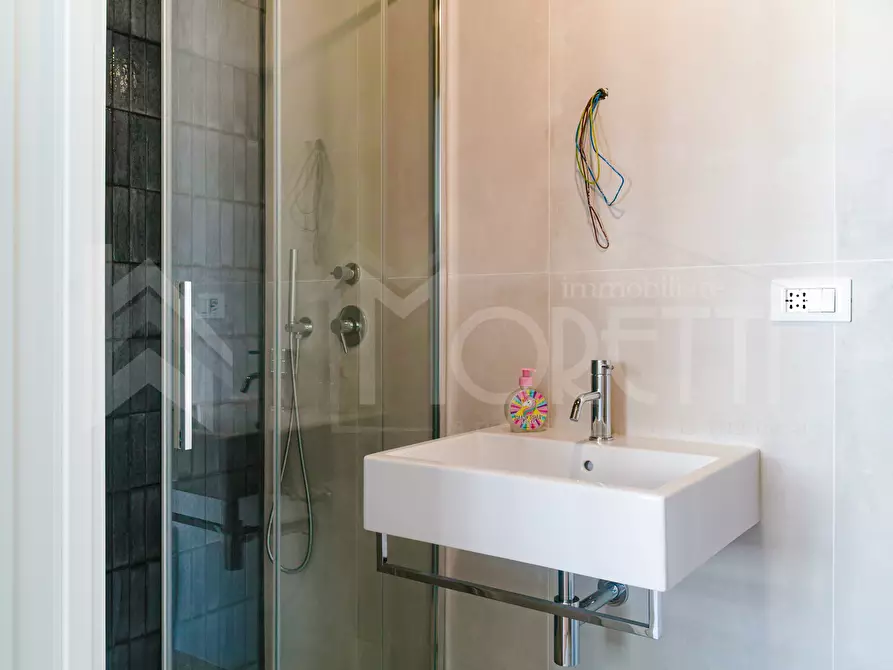 Immagine 55 di Pentalocale in vendita  in Via Costanzo Ebat a Livorno