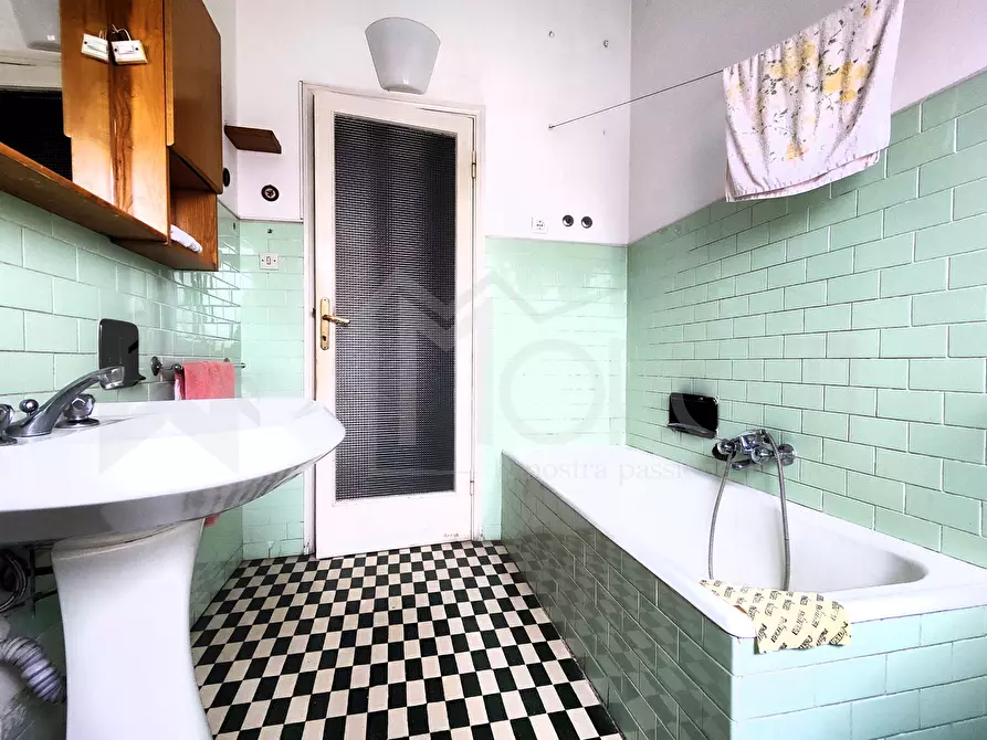 Immagine 22 di Pentalocale in vendita  in Viale Mameli a Livorno