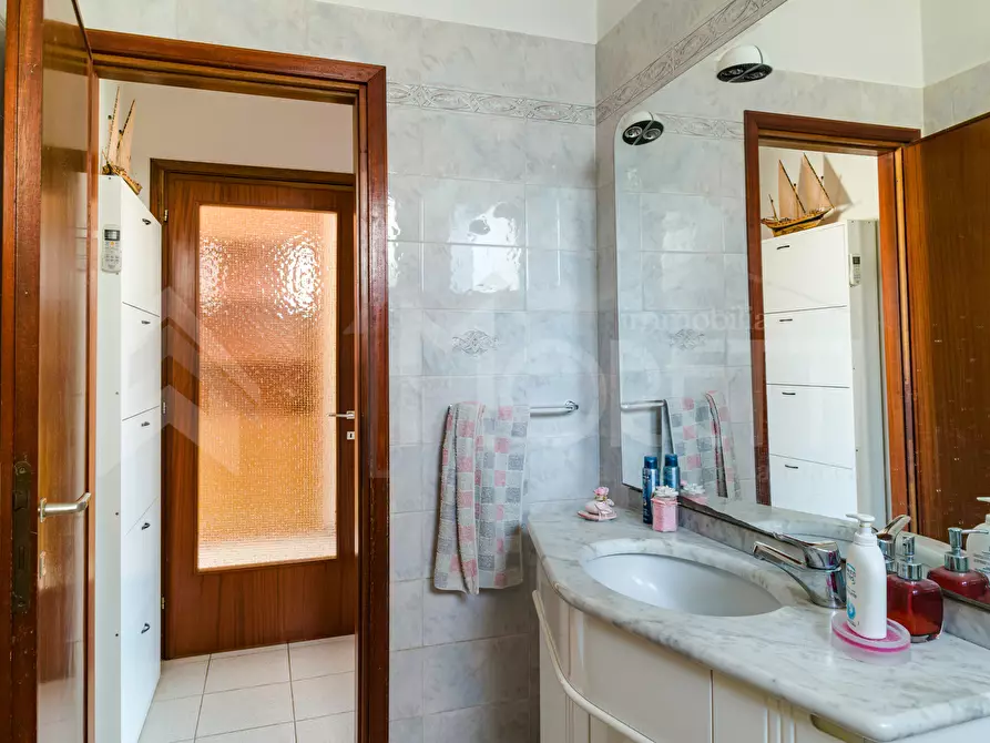 Immagine 45 di Quadrilocale in vendita  in Via del Vigna a Livorno