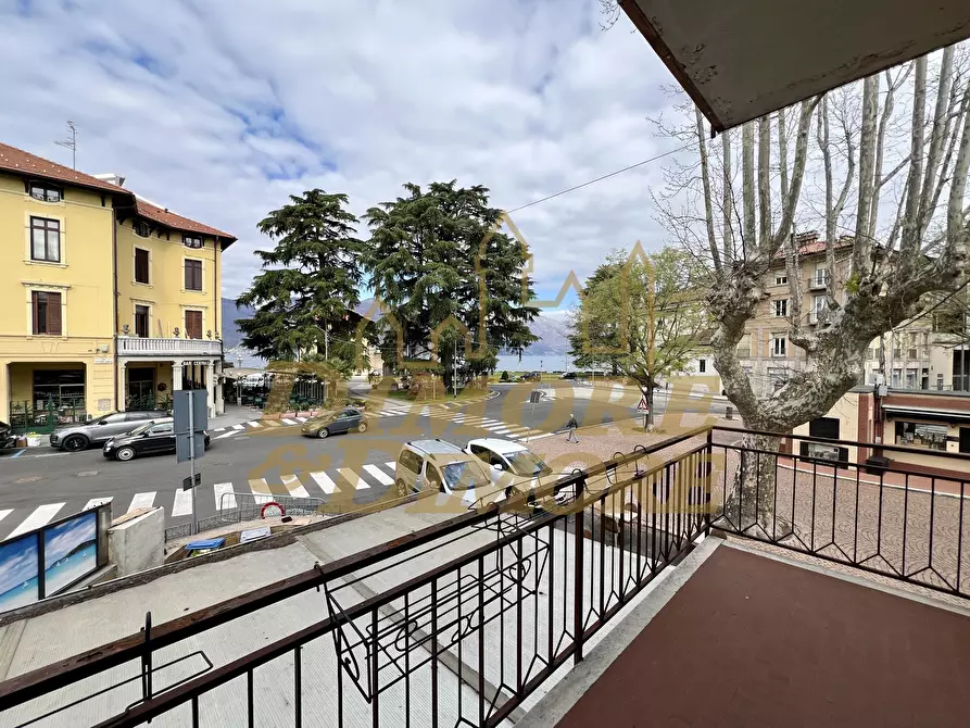 Immagine 16 di Trilocale in vendita  in Piazza Garibaldi 10 a Luino