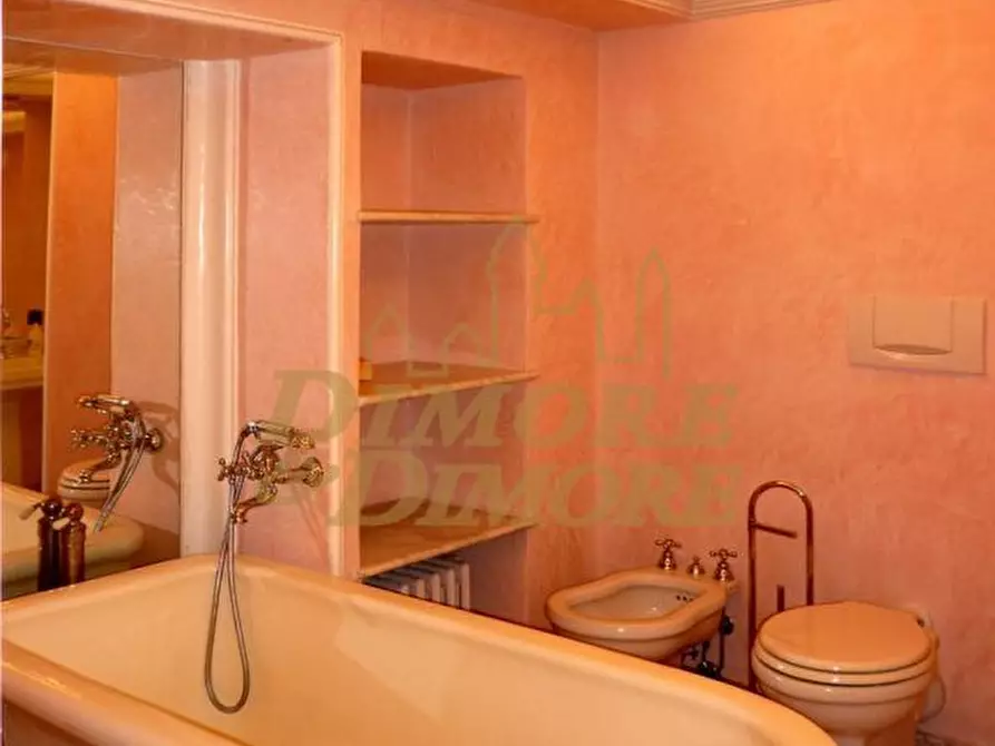 Immagine 17 di Villa in vendita  in Via Ciro Menotti 3 a Luino