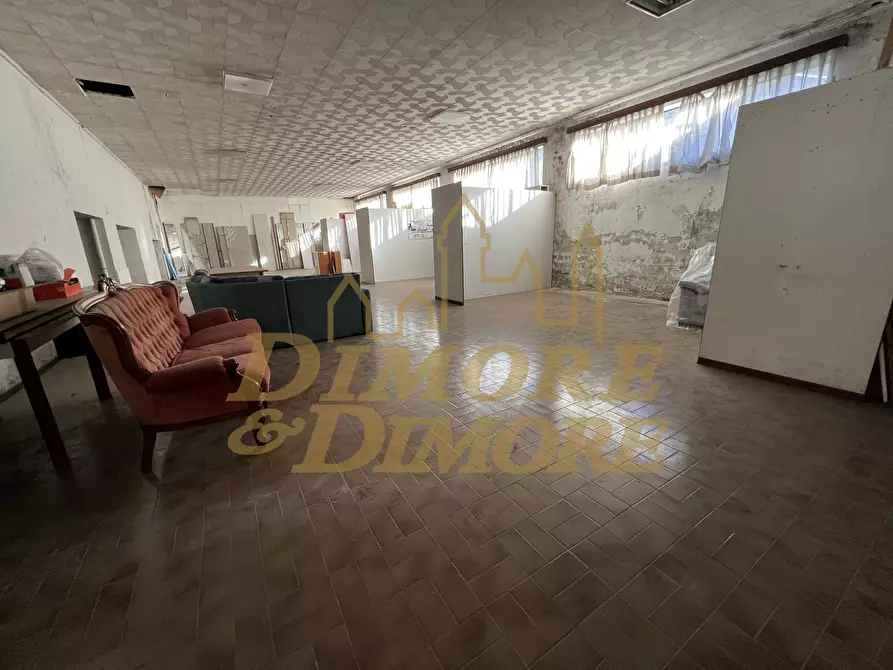 Immagine 11 di Locale commerciale in vendita  in Via Battaglia San Martino 72 a Cuveglio