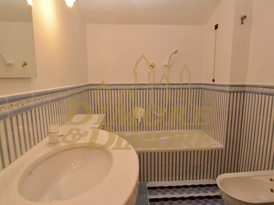 Immagine 52 di Villa in vendita  a Ranco