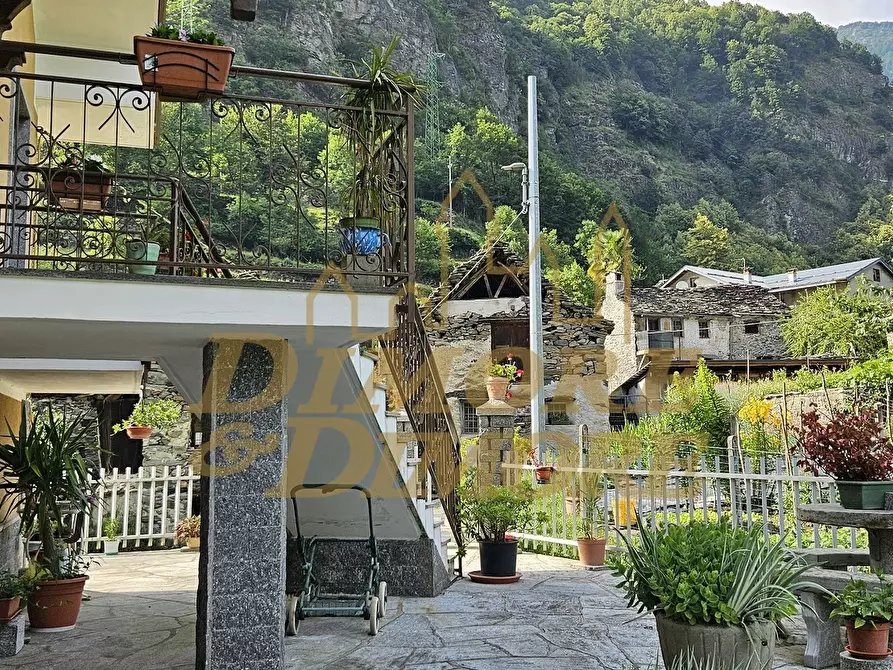 Immagine 6 di Villa in vendita  a Calasca-Castiglione