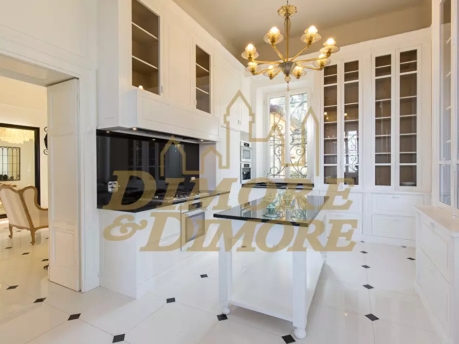Immagine 17 di Villa in vendita  in via giuseppe verdi 5 a Stresa