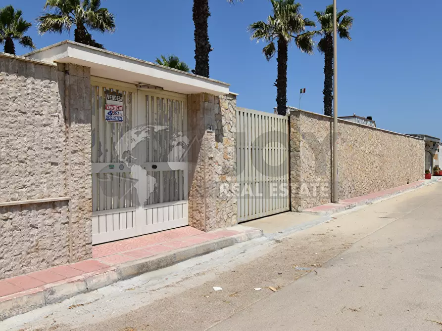 Immagine 27 di Villa in vendita  in Via Levanzo 19 a Lecce