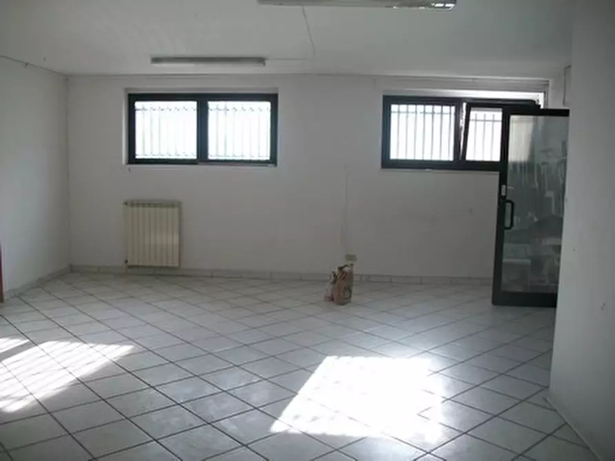 Immagine 12 di Locale commerciale in affitto  in VIA I.SILONE a Lanciano