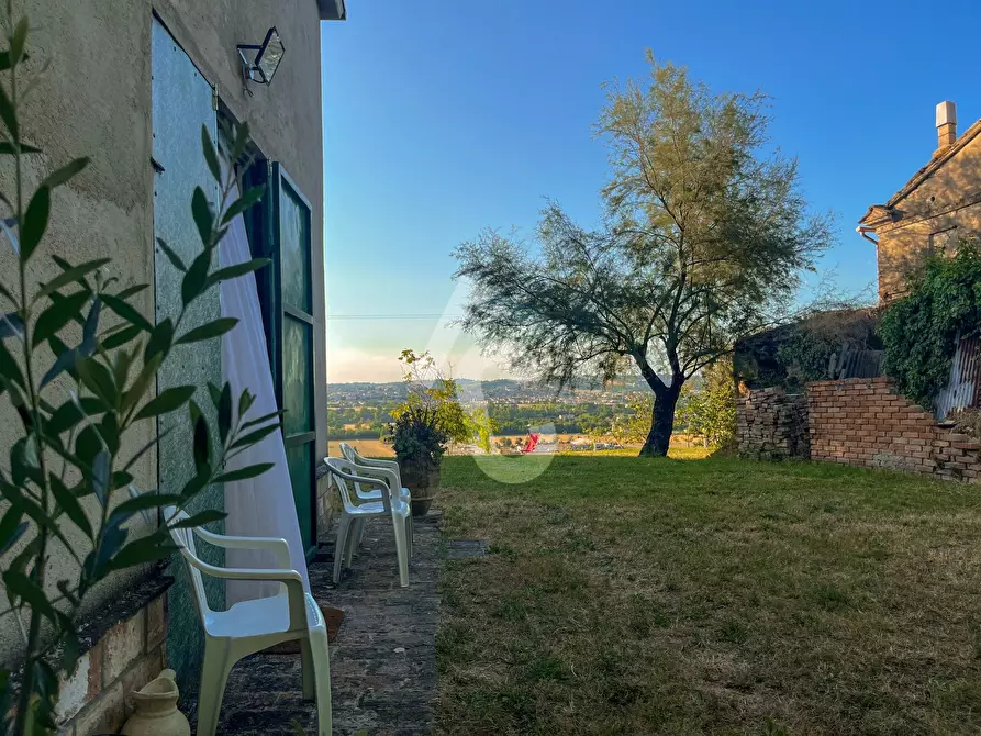 Immagine 17 di Rustico / casale in vendita  a Jesi