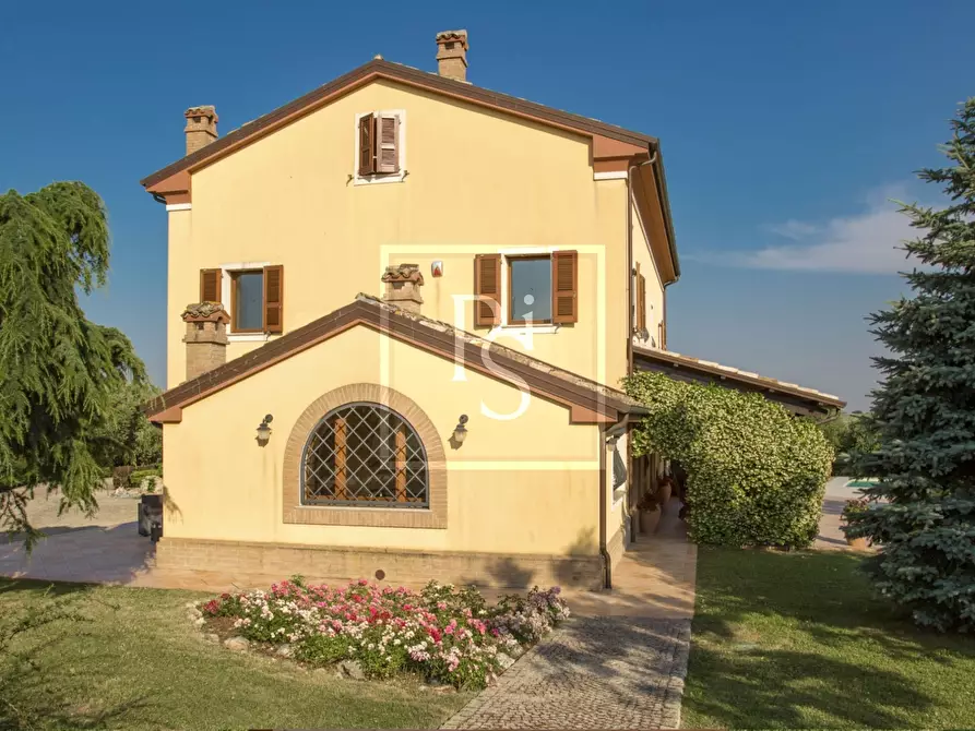 Immagine 25 di Villa in vendita  a Senigallia