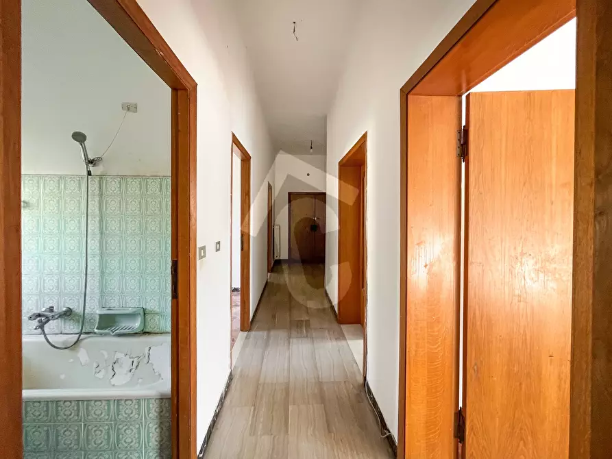 Immagine 10 di Appartamento in vendita  a Jesi