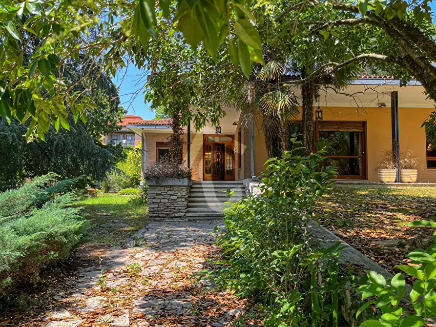 Immagine 2 di Villa in vendita  a Jesi