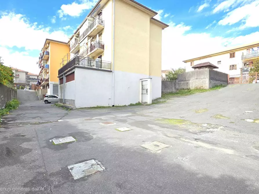 Immagine 7 di Locale commerciale in vendita  a Tremestieri Etneo