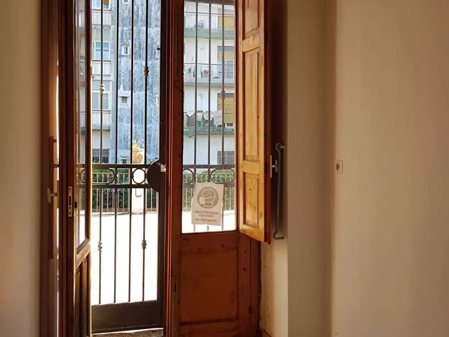 Immagine 2 di Locale commerciale in affitto  a Gravina Di Catania