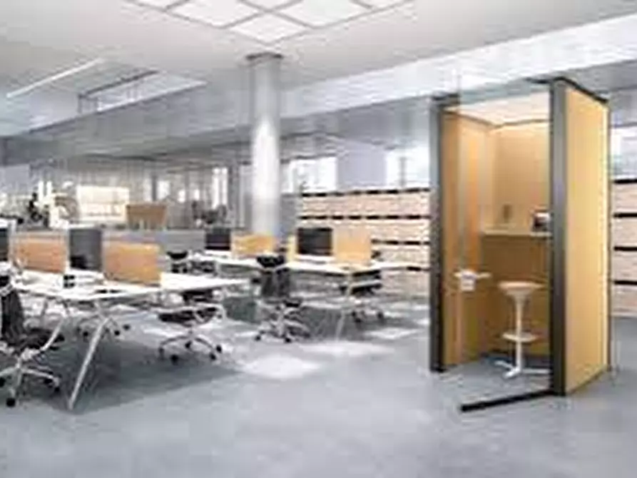 Immagine 9 di Locale commerciale in vendita  a Sant'agata Li Battiati