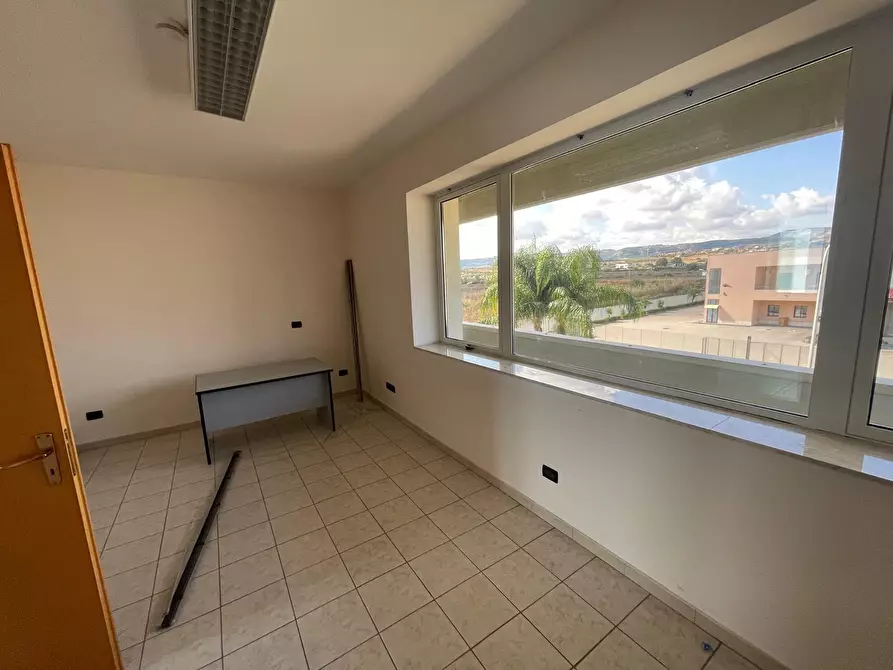 Immagine 19 di Capannone industriale in vendita  a Scordia