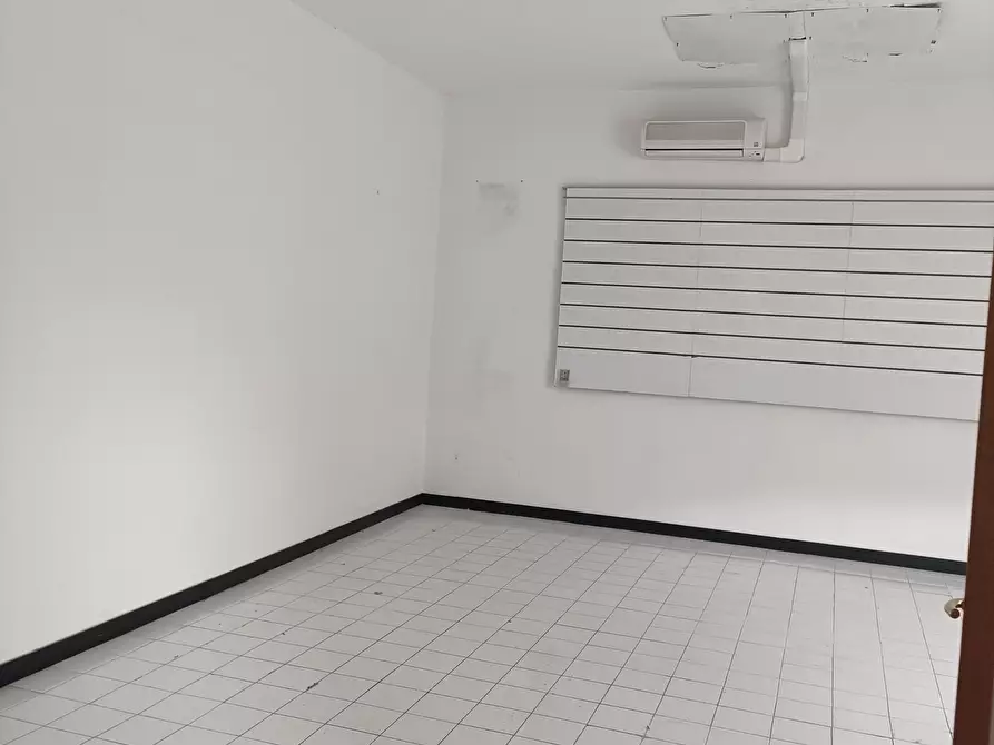 Immagine 29 di Ufficio in affitto  in Via Giuseppe Ungaretti 10 a Genova