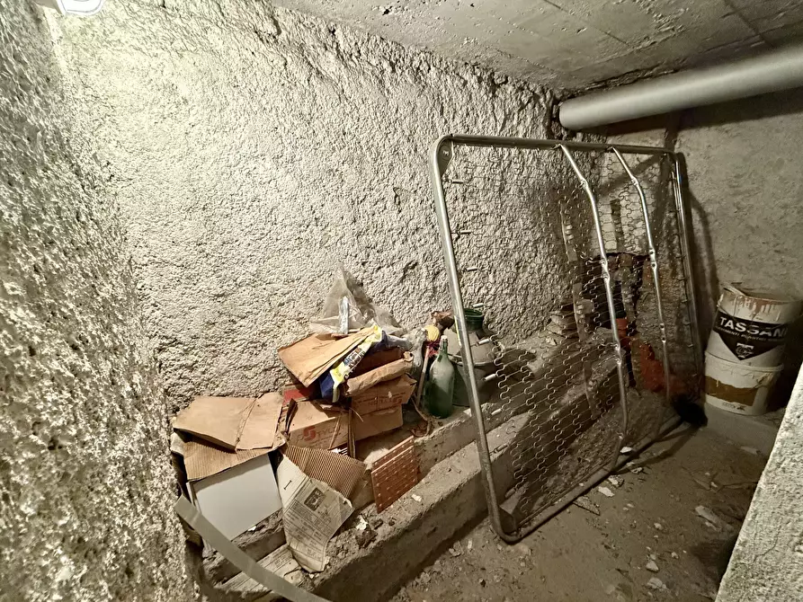 Immagine 47 di Pentalocale in vendita  in Via Fieschi a Genova