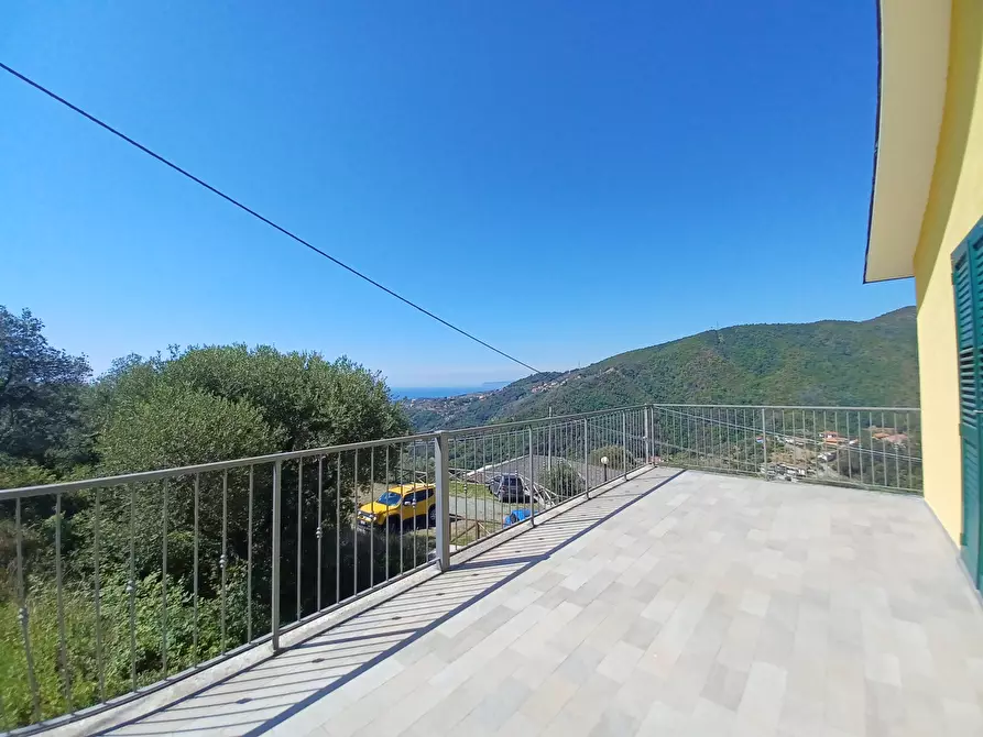 Immagine 3 di Mansarda in vendita  in Via Costa 3 a Varazze