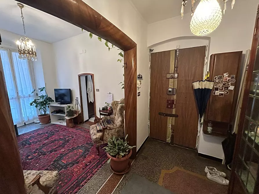 Immagine 5 di Pentalocale in vendita  in Via Giovanni Battista Marsano 2 a Genova