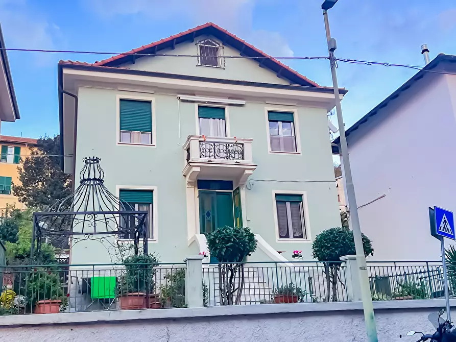 Immagine 1 di Appartamento in vendita  in Via Val D'Astico a Genova