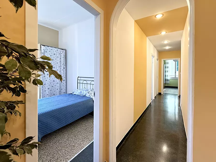 Immagine 10 di Pentalocale in vendita  in Via Fieschi a Genova