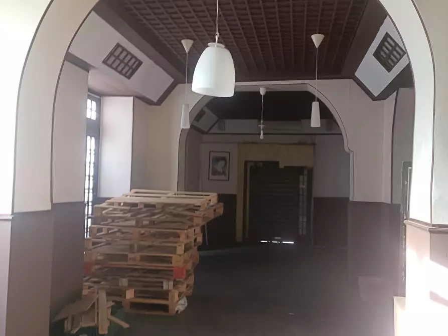 Immagine 14 di Locale commerciale in affitto  a Genova