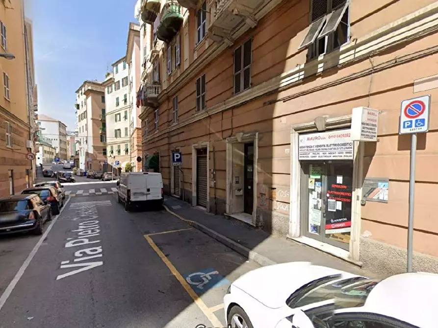 Immagine 3 di Locale commerciale in vendita  in Via Pietro Cristofoli 27R a Genova