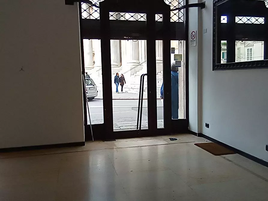 Immagine 11 di Locale commerciale in affitto  in Piazza della Nunziata 21 R a Genova