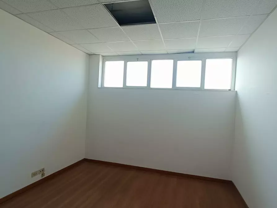 Immagine 39 di Ufficio in affitto  in Via Giuseppe Ungaretti 10 a Genova