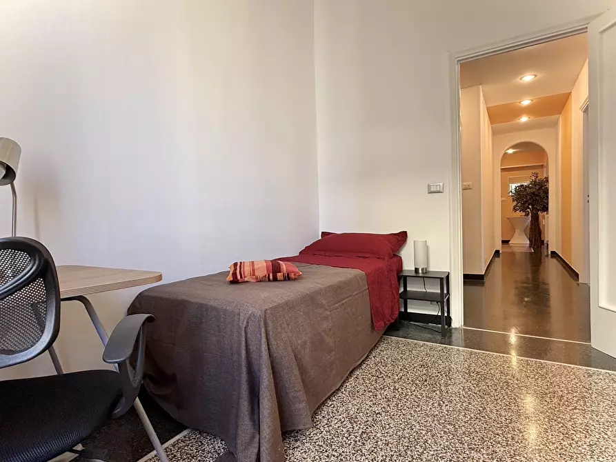 Immagine 13 di Pentalocale in vendita  in Via Fieschi a Genova