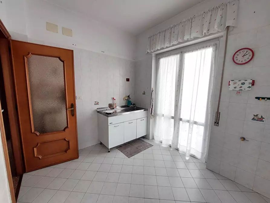 Immagine 13 di Bilocale in vendita  in Via Bartolomeo Carrea a Genova