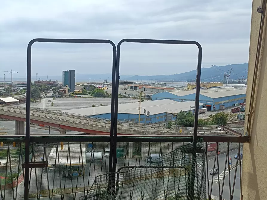Immagine 10 di Appartamento in vendita  in Via dell'Acciaio 125 a Genova