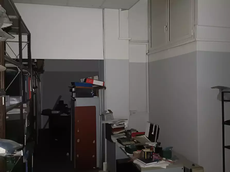 Immagine 24 di Locale commerciale in vendita  in Via Tullio Molteni 7R 9R a Genova