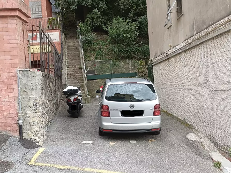 Immagine 9 di Locale commerciale in vendita  in Via dei Platani 35 R a Genova
